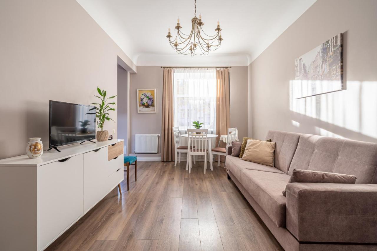 Stylish Latvian Classic 1-Bedroom Apartment Near City Center, Parks & Public Transport Links Riga Buitenkant foto