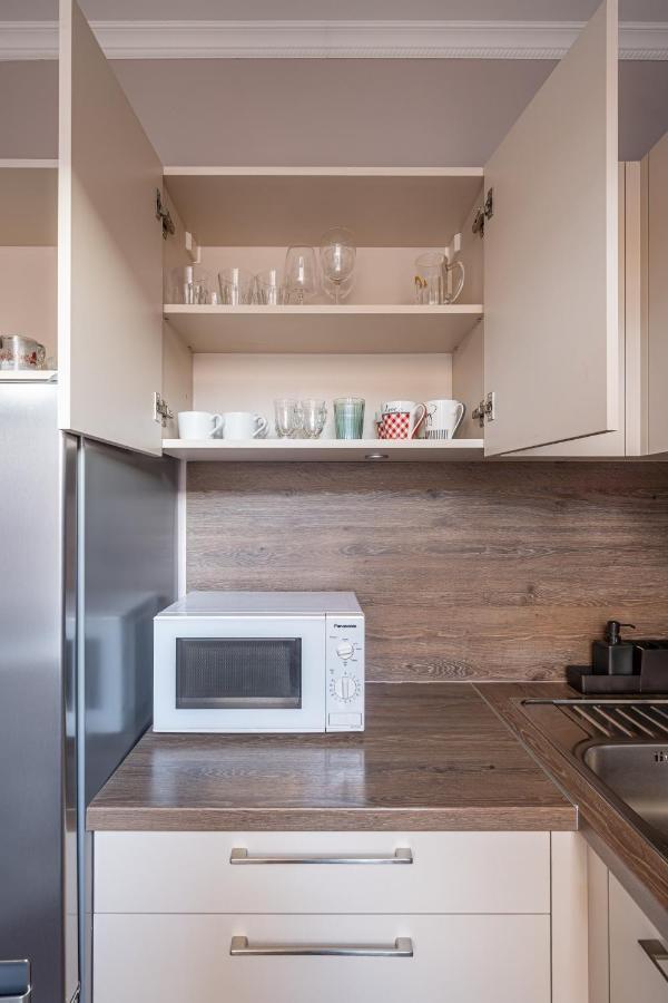 Stylish Latvian Classic 1-Bedroom Apartment Near City Center, Parks & Public Transport Links Riga Buitenkant foto