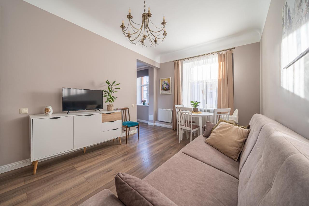 Stylish Latvian Classic 1-Bedroom Apartment Near City Center, Parks & Public Transport Links Riga Buitenkant foto