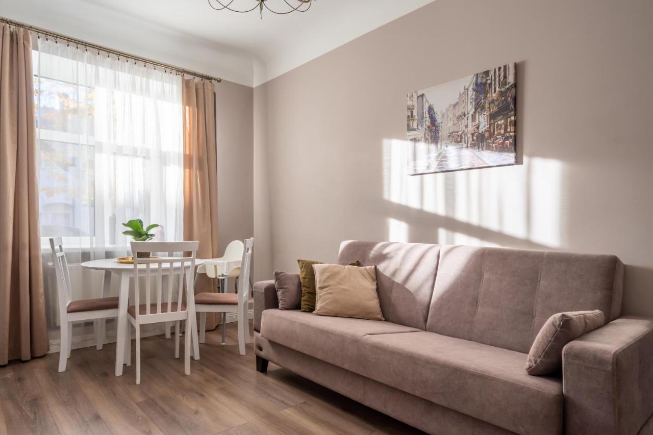 Stylish Latvian Classic 1-Bedroom Apartment Near City Center, Parks & Public Transport Links Riga Buitenkant foto