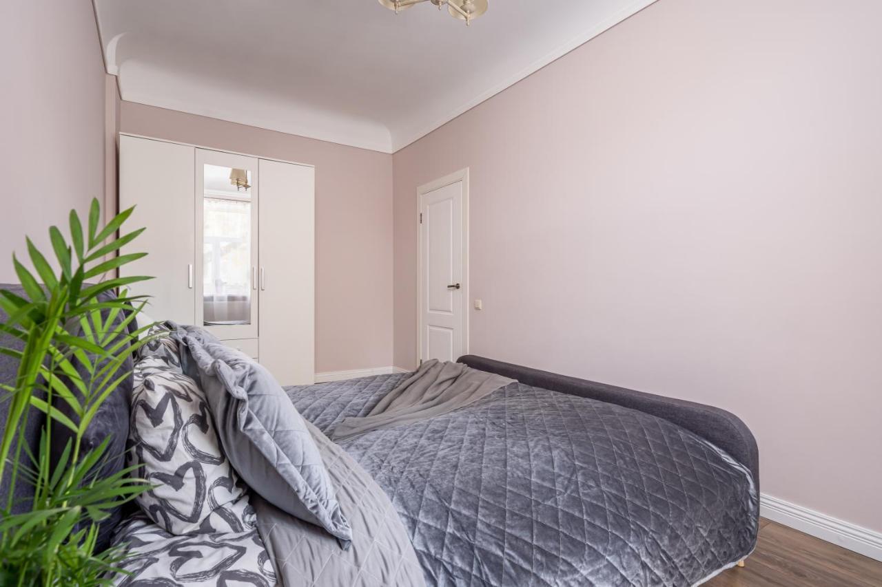 Stylish Latvian Classic 1-Bedroom Apartment Near City Center, Parks & Public Transport Links Riga Buitenkant foto