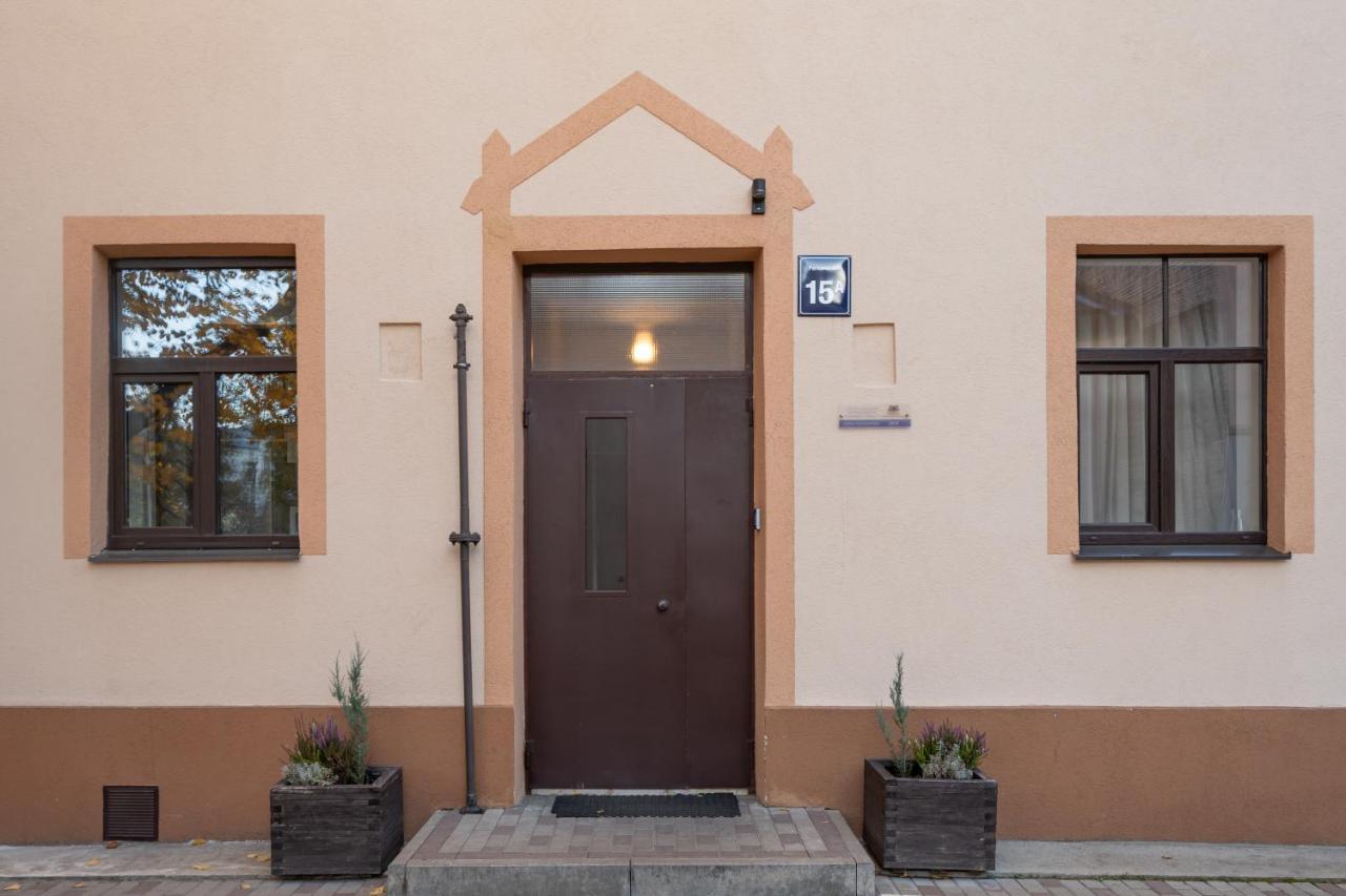 Stylish Latvian Classic 1-Bedroom Apartment Near City Center, Parks & Public Transport Links Riga Buitenkant foto