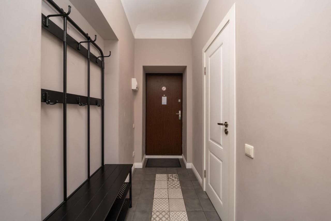 Stylish Latvian Classic 1-Bedroom Apartment Near City Center, Parks & Public Transport Links Riga Buitenkant foto