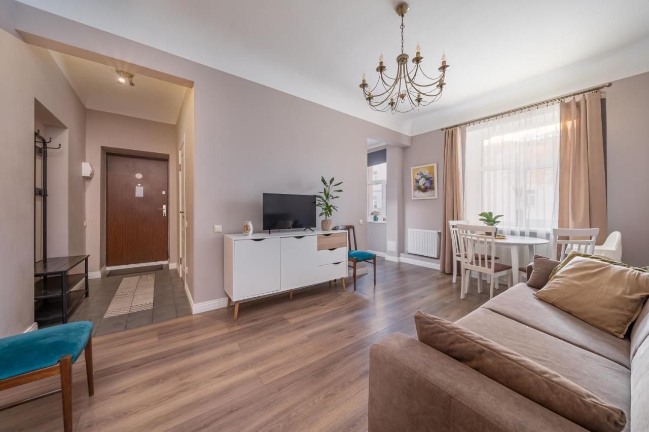 Stylish Latvian Classic 1-Bedroom Apartment Near City Center, Parks & Public Transport Links Riga Buitenkant foto