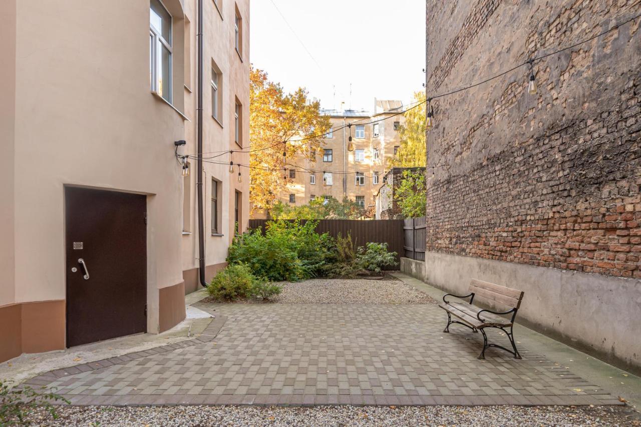 Stylish Latvian Classic 1-Bedroom Apartment Near City Center, Parks & Public Transport Links Riga Buitenkant foto